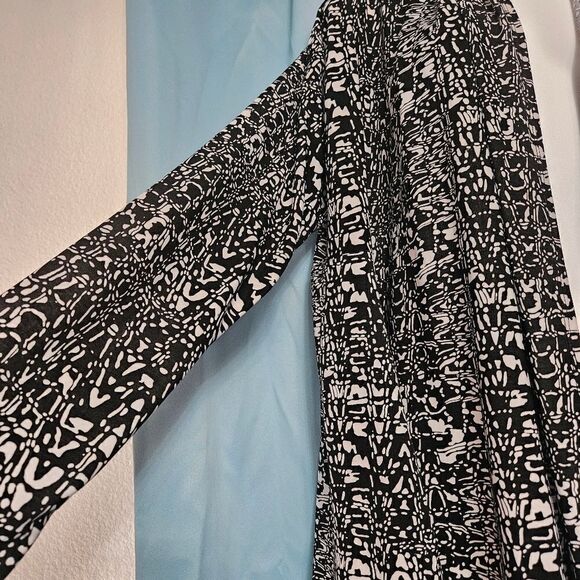 Isabella Rodriguez sweater - Picture 3 of 5